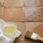 Carrelage huile de lin : chiffon et test d’absorption sur terre cuite