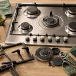 Plaque de cuisson gaz 5 feux facile à nettoyer : grilles lavables